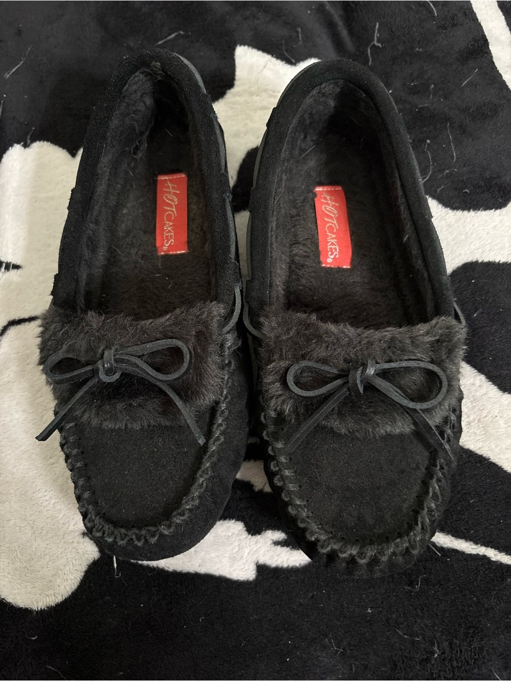 Hot Cakes Black Faux-Fur Bow Moccasin Slippers for Women